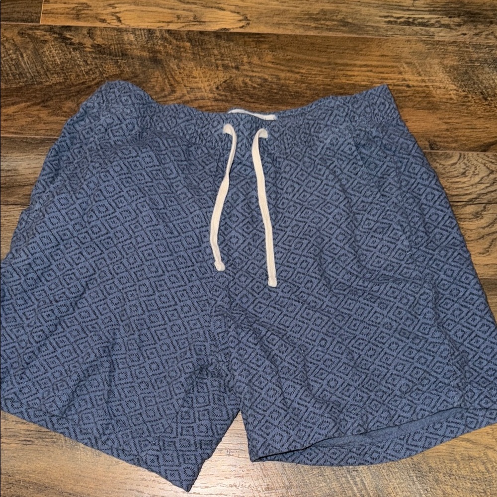 Mens Hollister pattern linen shorts size small